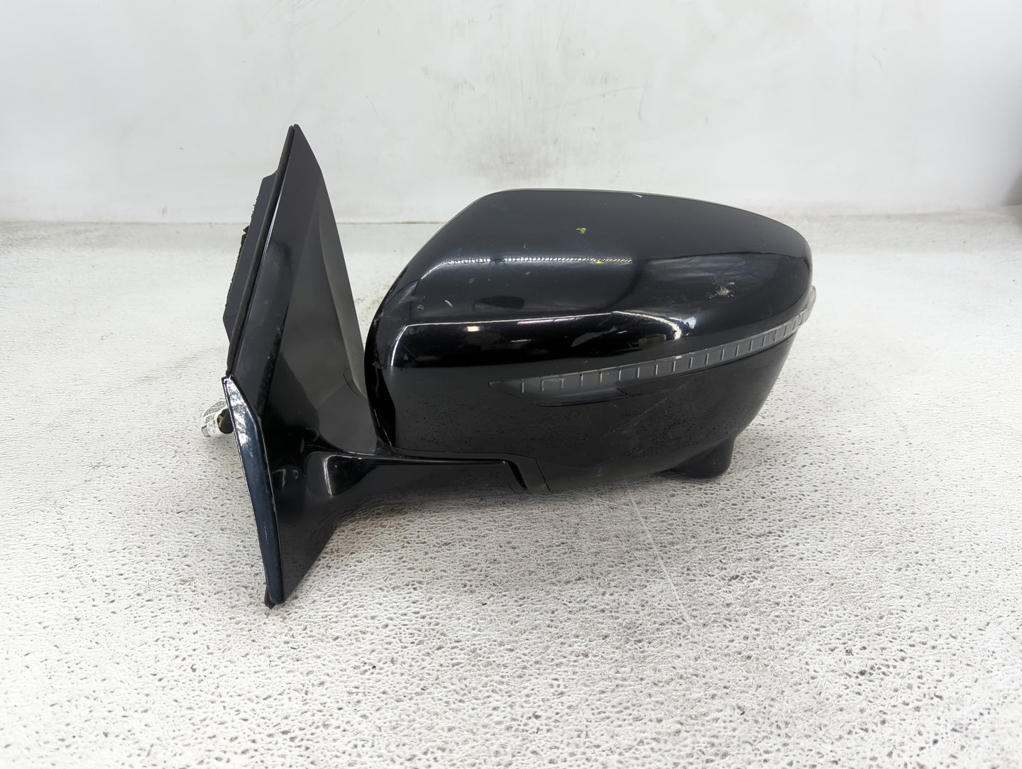 2016-2022 Nissan Murano Driver Side View Mirror - Left Door Mirror OEM Used - Oemusedautoparts1.com