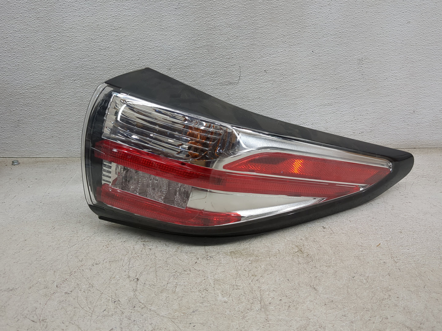 2016-2018 Nissan Murano Tail Light Assembly Passenger Right OEM P/N:26550-5AA0B Fits Fits 2016 2017 2018 OEM Used Auto Parts