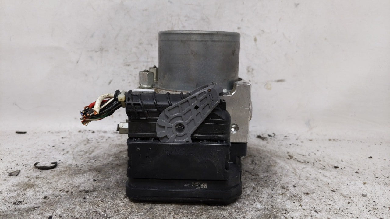 2018-2019 Nissan Pathfinder ABS Pump Control Module Replacement Fits Fits 2018 2019 OEM Used Auto Parts - Oemusedautoparts1.