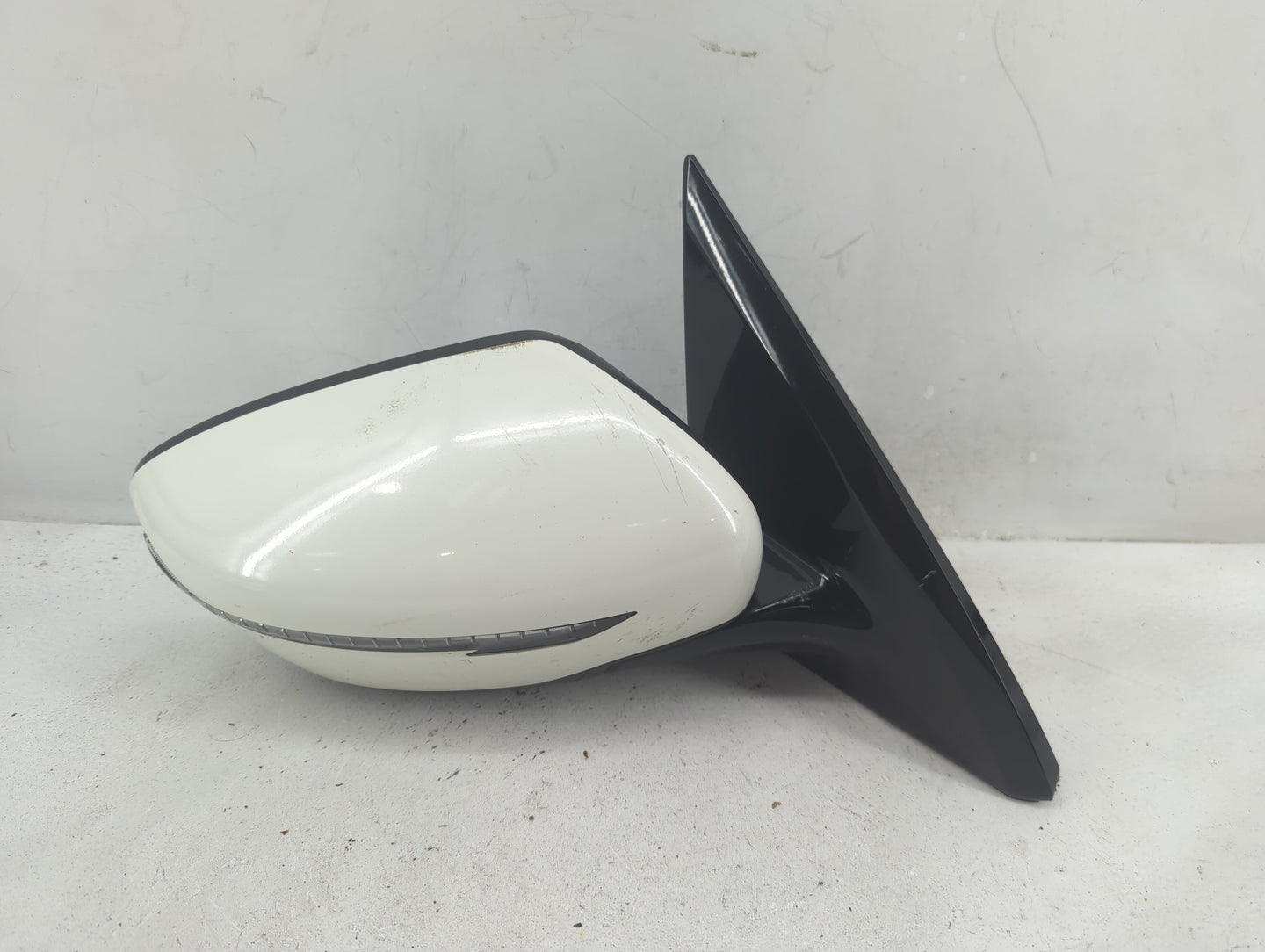 2018-2020 Nissan Pathfinder Passenger Side View Mirror - Right Door Mirror OEM Used - Oemusedautoparts1.com
