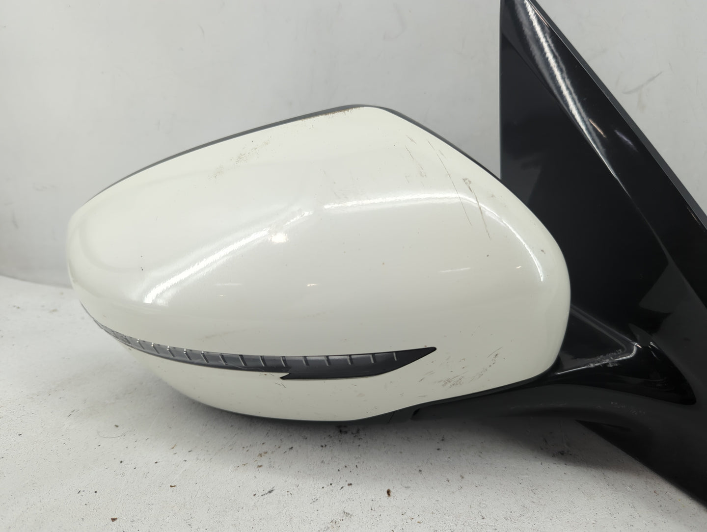 2018-2020 Nissan Pathfinder Passenger Side View Mirror - Right Door Mirror OEM Used - Oemusedautoparts1.com