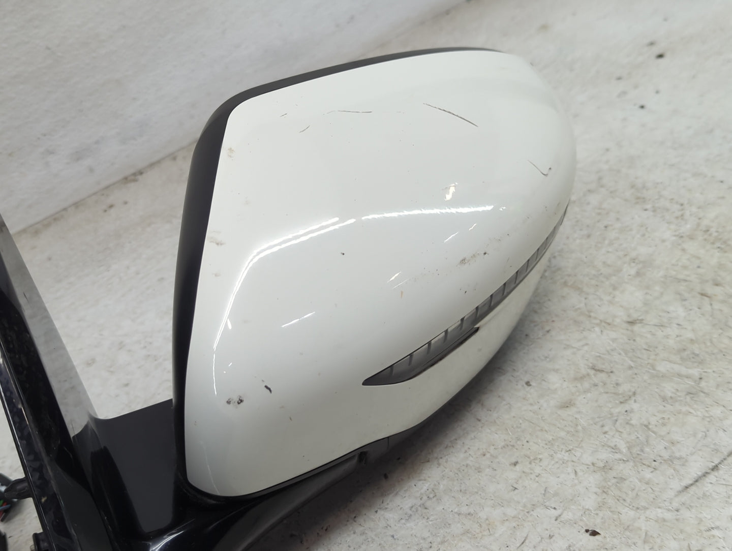 2018-2020 Nissan Pathfinder Driver Side View Mirror - Left Door Mirror OEM Used - Oemusedautoparts1.com