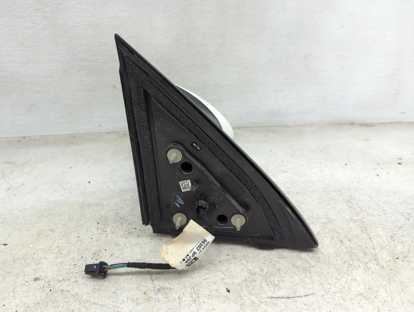 2018-2020 Nissan Pathfinder Driver Side View Mirror - Left Door Mirror OEM Used - Oemusedautoparts1.com