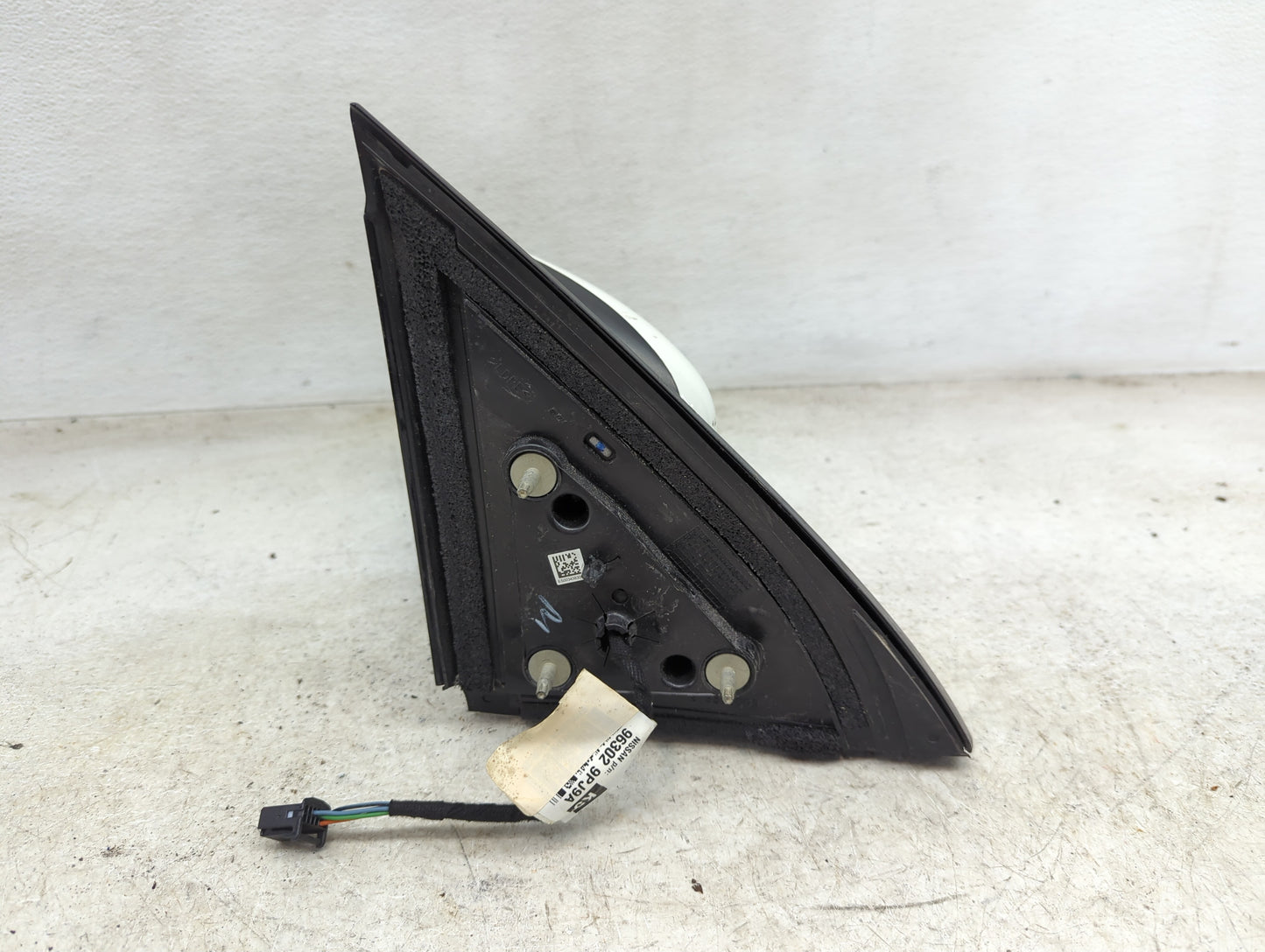 2018-2020 Nissan Pathfinder Driver Side View Mirror - Left Door Mirror OEM Used - Oemusedautoparts1.com
