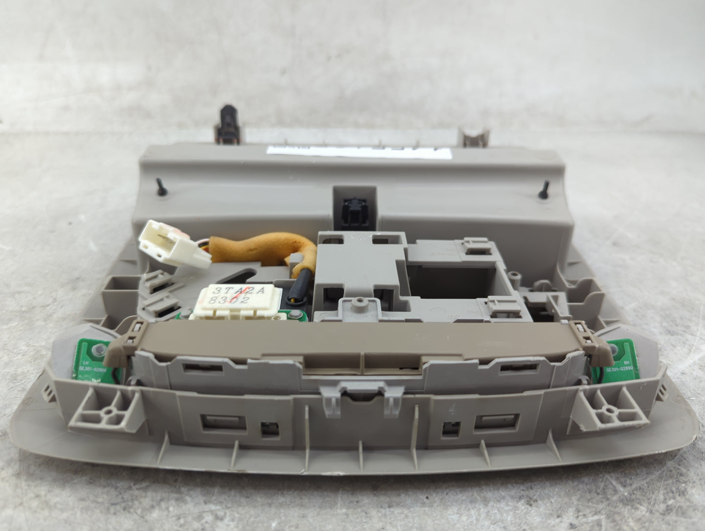 2018 Nissan Pathfinder Overhead Roof Console - Oemusedautoparts1.com