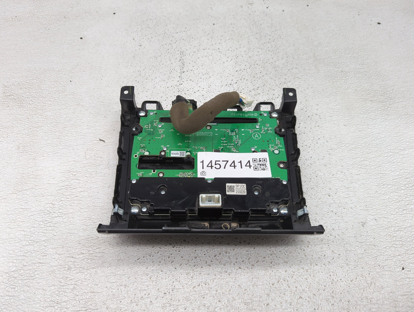 2018 Nissan Pathfinder Radio AM FM Cd Player Receiver Replacement P/N:9PJ0C 210220 Fits OEM Used Auto Parts - Oemusedautopar
