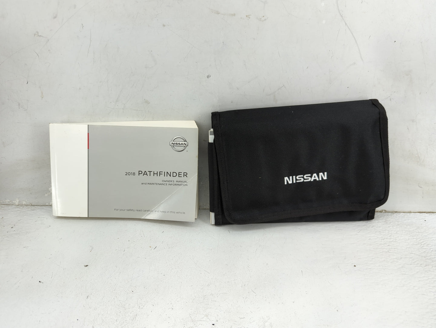 2018 Nissan Pathfinder Owners Manual Book Guide P/N:OM18EA 0R52U0 OEM Used Auto Parts - Oemusedautoparts1.com