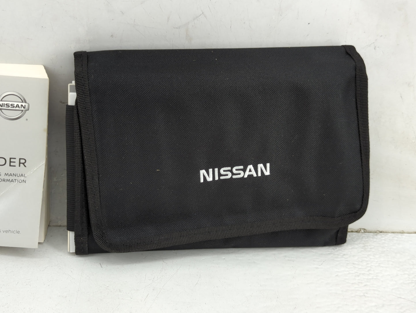 2018 Nissan Pathfinder Owners Manual Book Guide P/N:OM18EA 0R52U0 OEM Used Auto Parts - Oemusedautoparts1.com