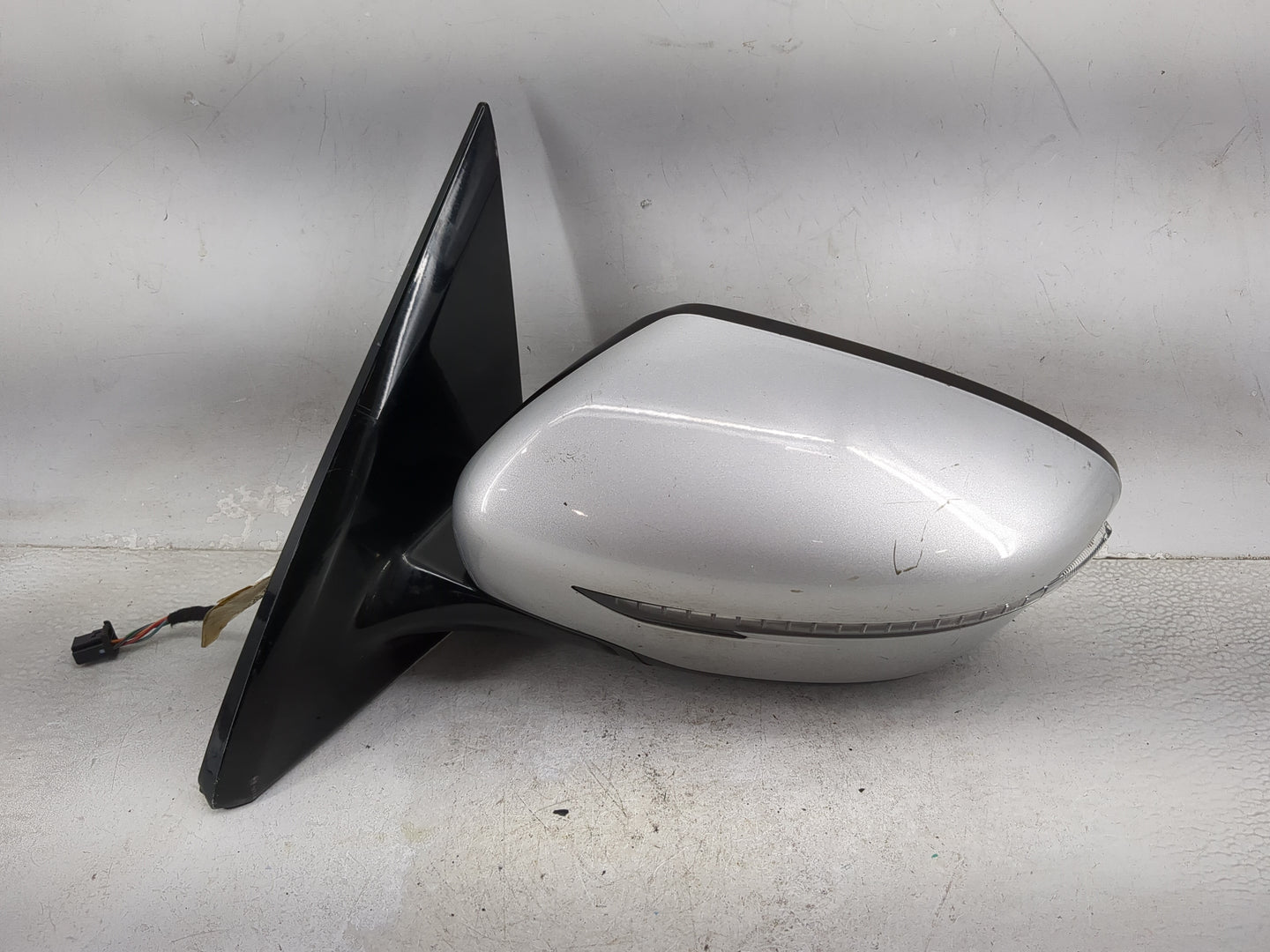 2018-2020 Nissan Pathfinder Driver Side View Mirror - Left Door Mirror OEM Used - Oemusedautoparts1.com