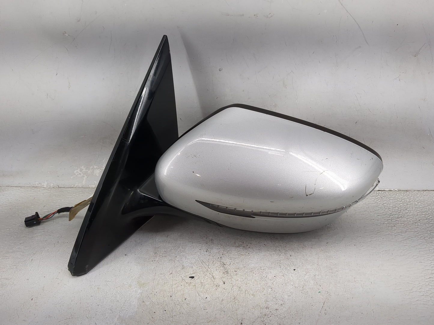 2018-2020 Nissan Pathfinder Driver Side View Mirror - Left Door Mirror OEM Used - Oemusedautoparts1.com