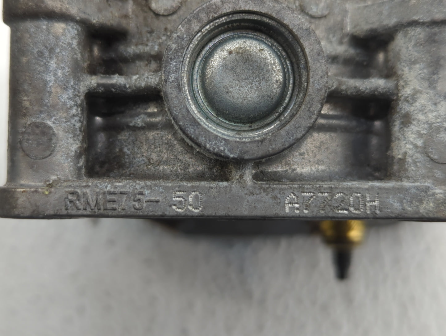 2017-2020 Nissan Pathfinder Throttle Body Fits Fits 2016 2017 2018 2019 2020 OEM Used Auto Parts - Oemusedautoparts1.com