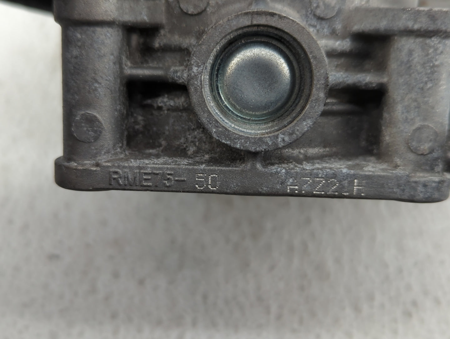 2017-2020 Nissan Pathfinder Throttle Body P/N:RME75-50 Fits Fits 2016 2017 2018 2019 2020 OEM Used Auto Parts - Oemusedautop