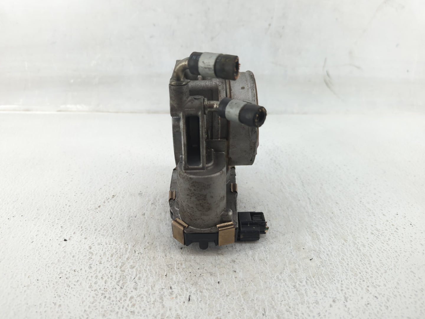 2017-2020 Nissan Pathfinder Throttle Body Fits Fits 2016 2017 2018 2019 2020 OEM Used Auto Parts - Oemusedautoparts1.com