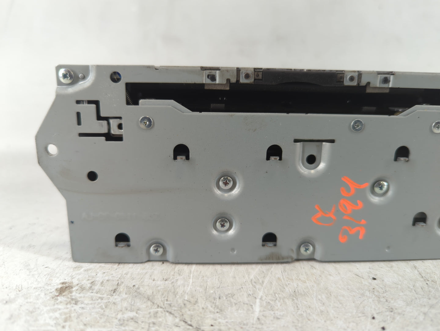 2017-2020 Nissan Pathfinder Am Fm Cd Player Radio Receiver - Oemusedautoparts1.com