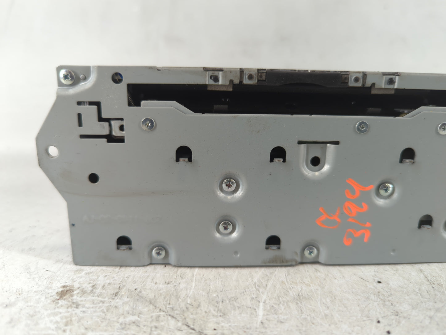 2017-2020 Nissan Pathfinder Am Fm Cd Player Radio Receiver - Oemusedautoparts1.com