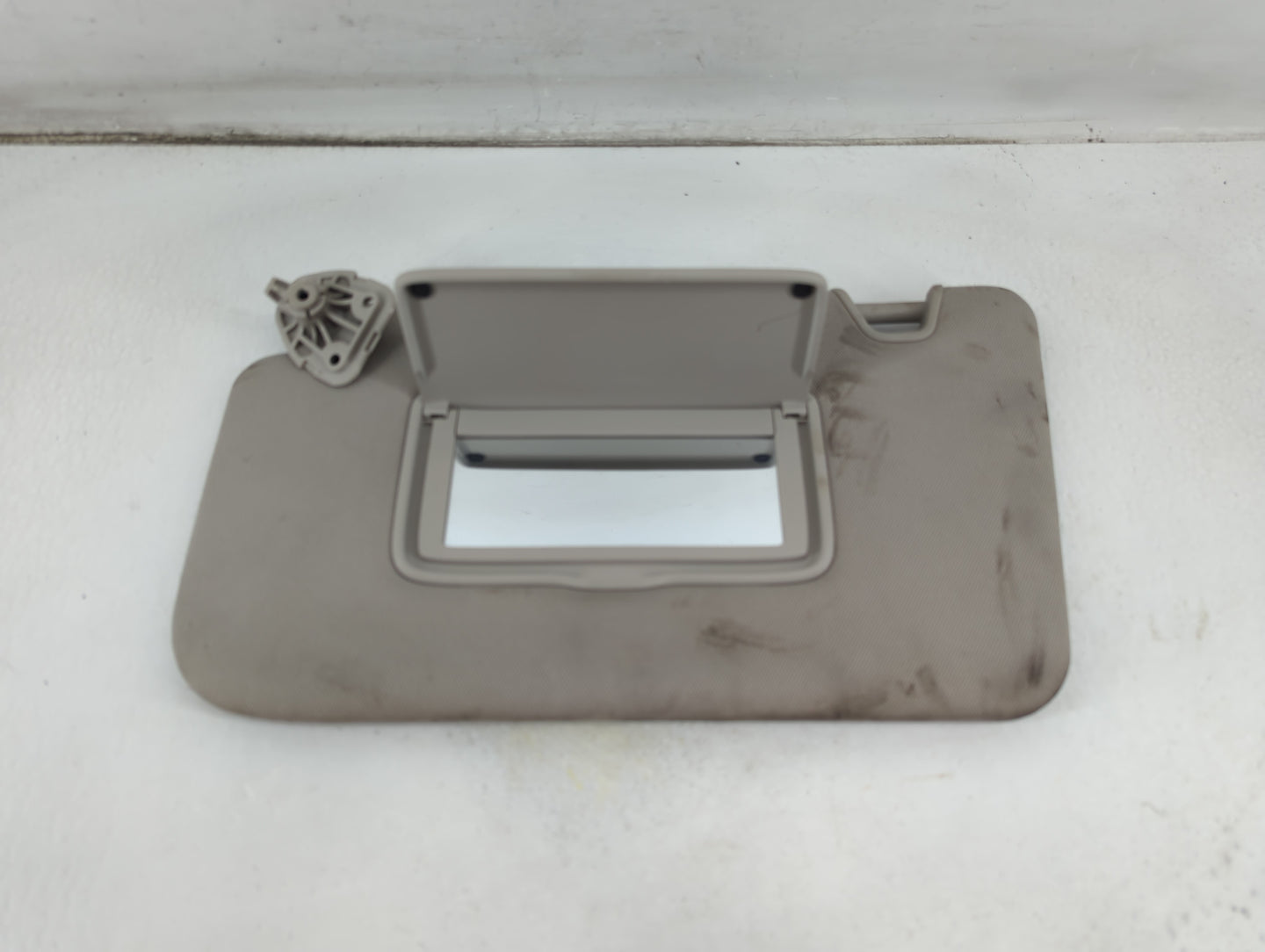 2018-2020 Nissan Rogue Sun Visor Shade Replacement Driver Left Mirror Fits Fits 2018 2019 2020 OEM Used Auto Parts - Oemused