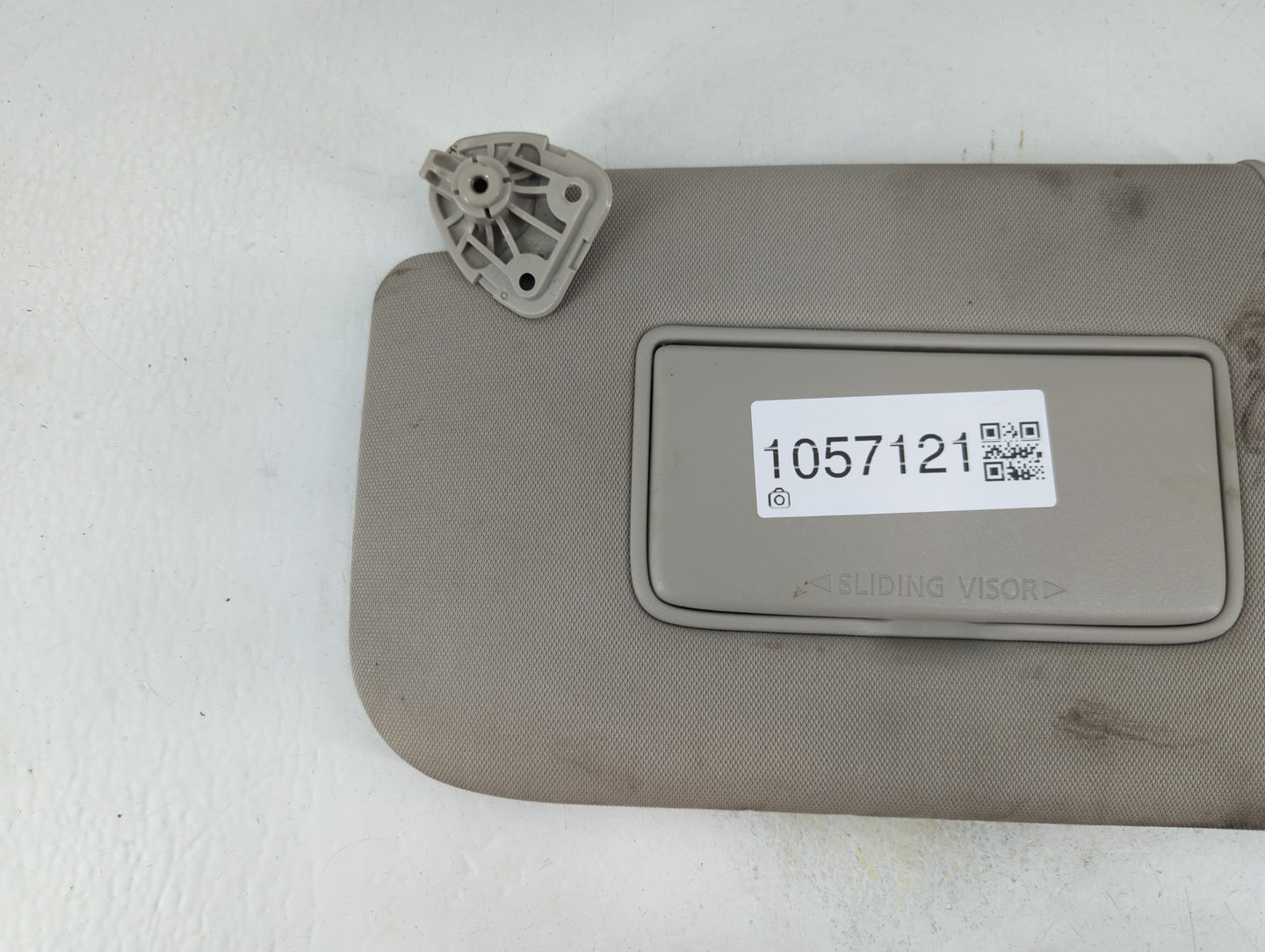 2018-2020 Nissan Rogue Sun Visor Shade Replacement Driver Left Mirror Fits Fits 2018 2019 2020 OEM Used Auto Parts - Oemused