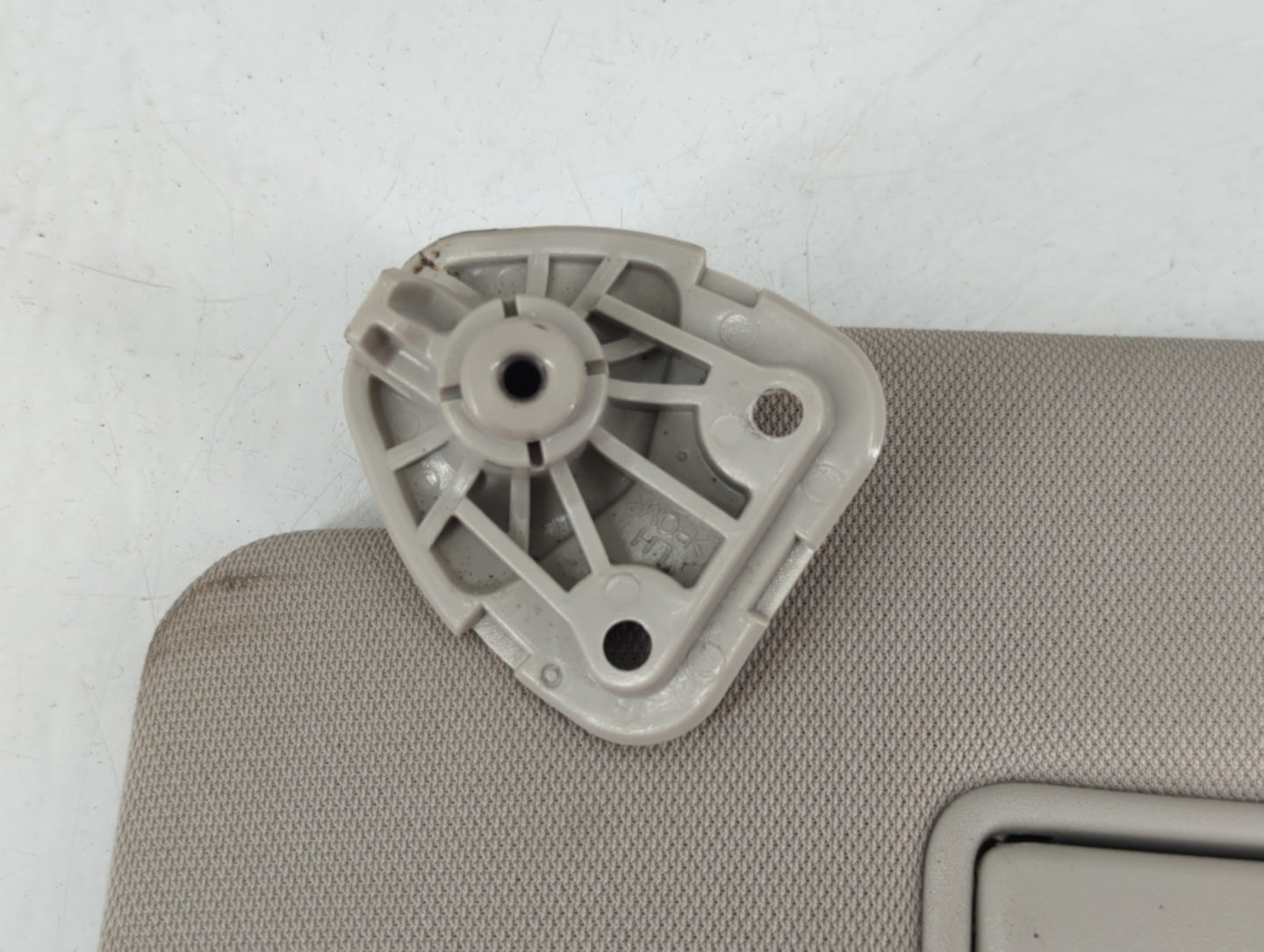 2018-2020 Nissan Rogue Sun Visor Shade Replacement Driver Left Mirror Fits Fits 2018 2019 2020 OEM Used Auto Parts - Oemused