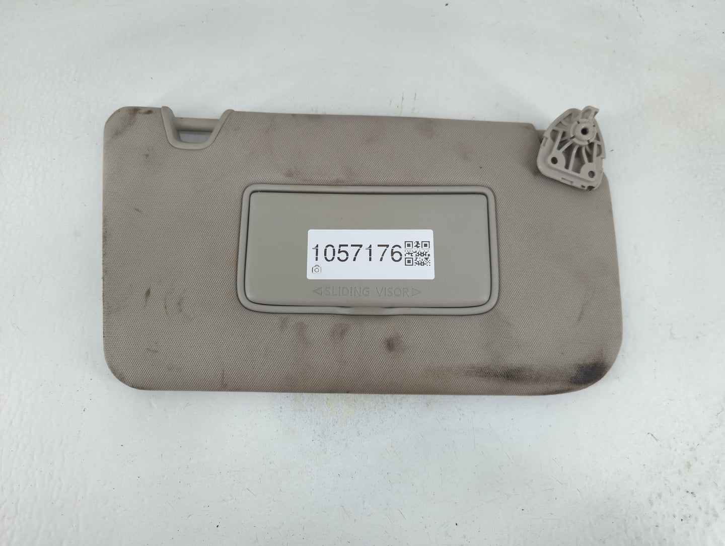 2018-2020 Nissan Rogue Sun Visor Shade Replacement Passenger Right Mirror Fits Fits 2018 2019 2020 OEM Used Auto Parts - Oem