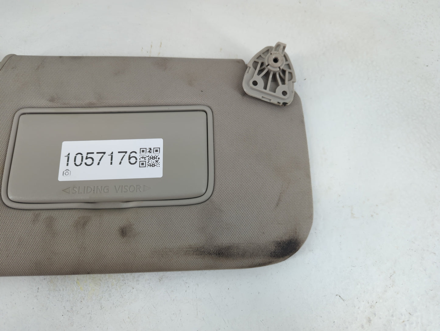 2018-2020 Nissan Rogue Sun Visor Shade Replacement Passenger Right Mirror Fits Fits 2018 2019 2020 OEM Used Auto Parts - Oem