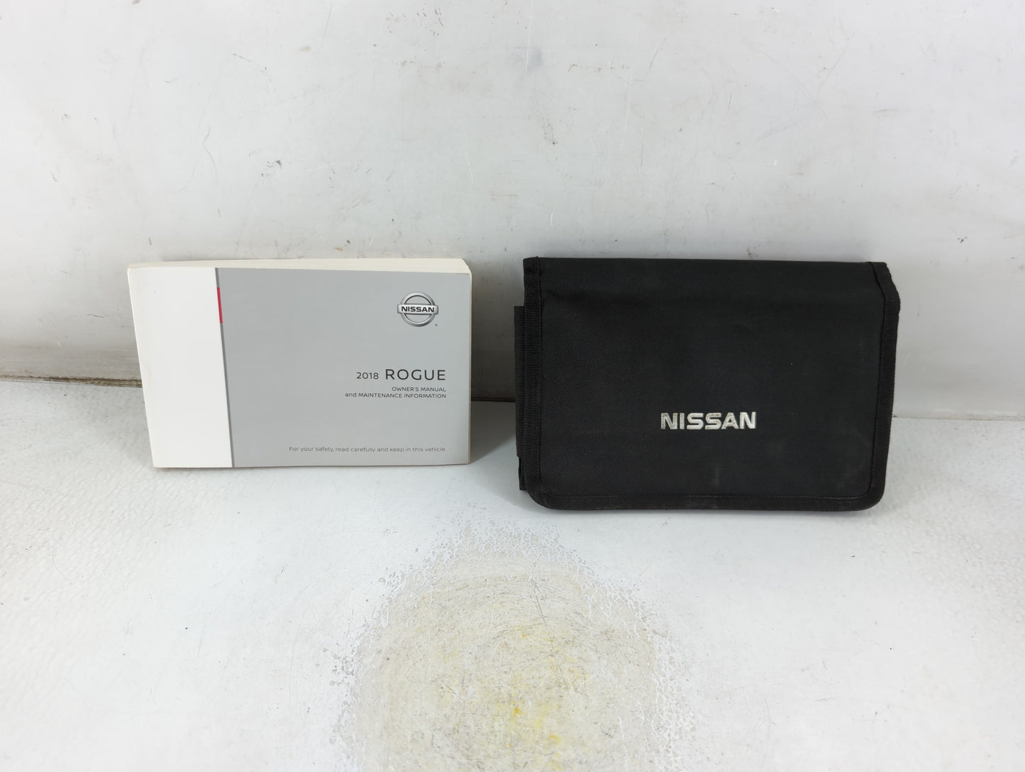 2018 Nissan Rogue Owners Manual Book Guide P/N:OM18EA 0T32U1 OEM Used Auto Parts - Oemusedautoparts1.com