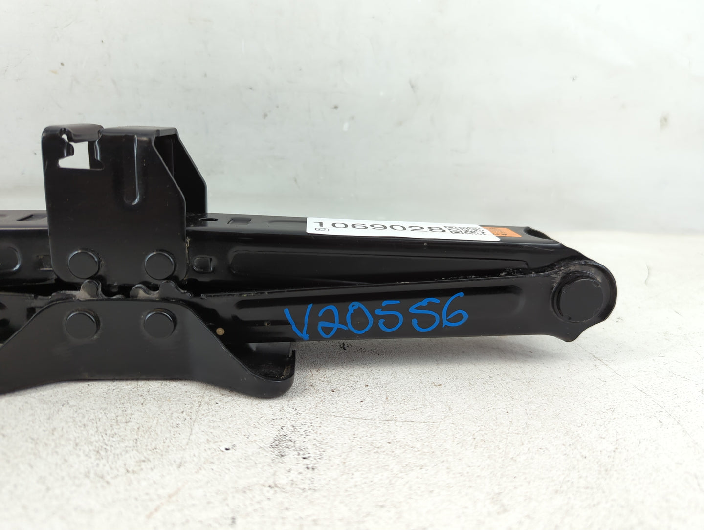 2018 Nissan Rogue Spare Scissor Car Jack - Oemusedautoparts1.com