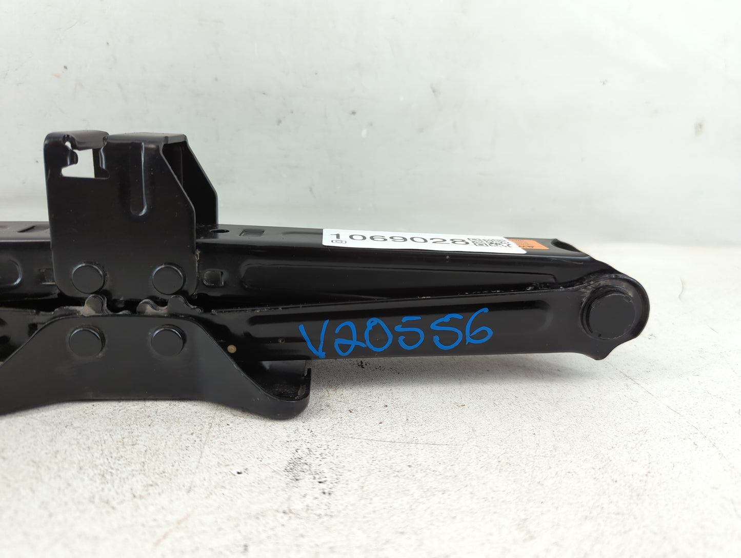 2018 Nissan Rogue Spare Scissor Car Jack - Oemusedautoparts1.com