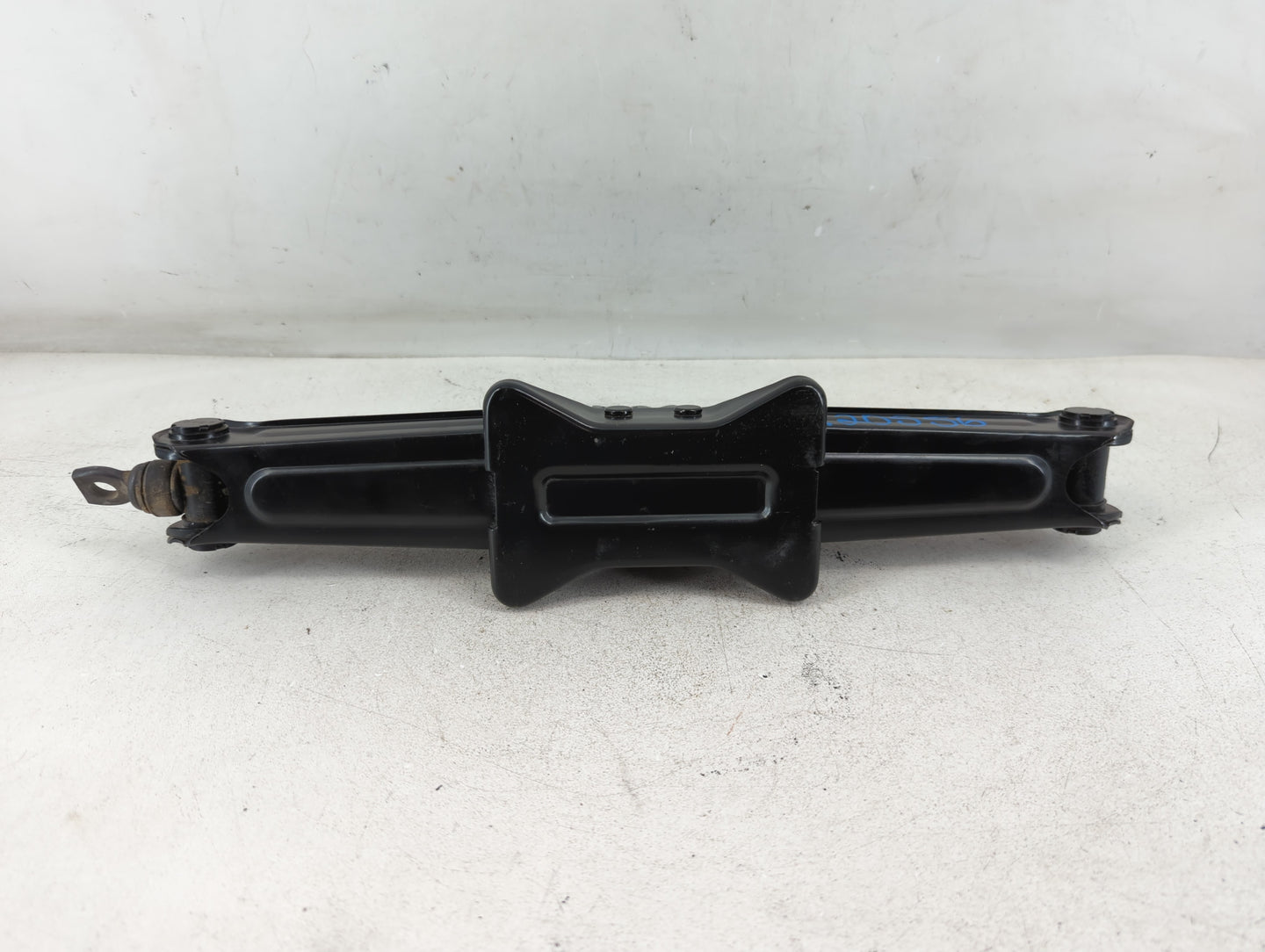 2018 Nissan Rogue Spare Scissor Car Jack - Oemusedautoparts1.com
