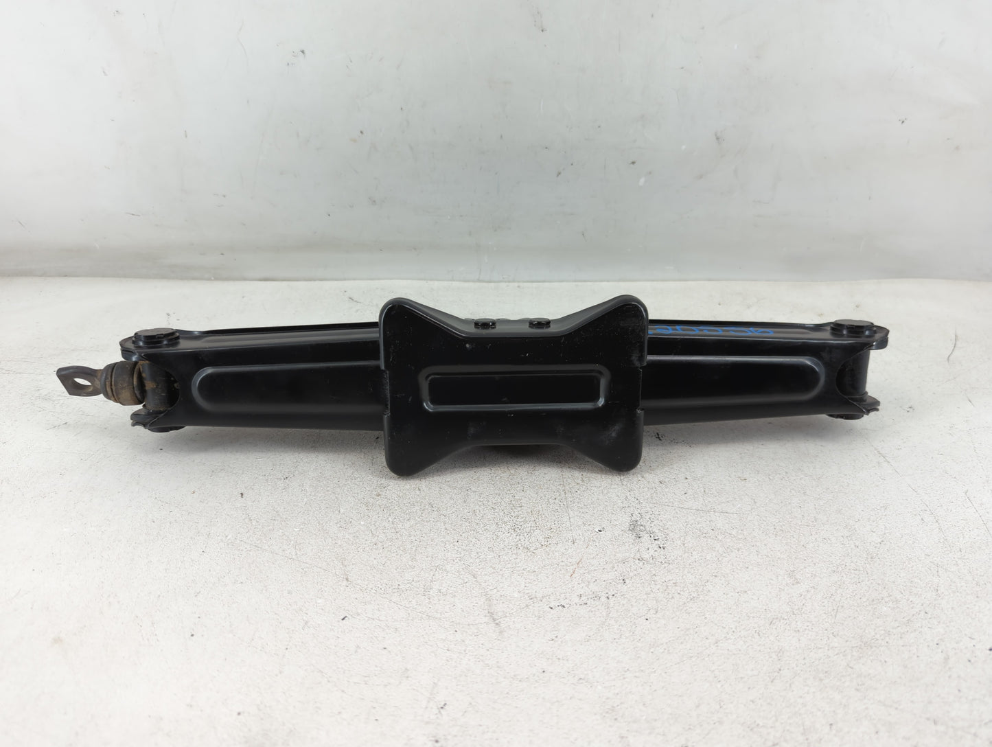2018 Nissan Rogue Spare Scissor Car Jack - Oemusedautoparts1.com