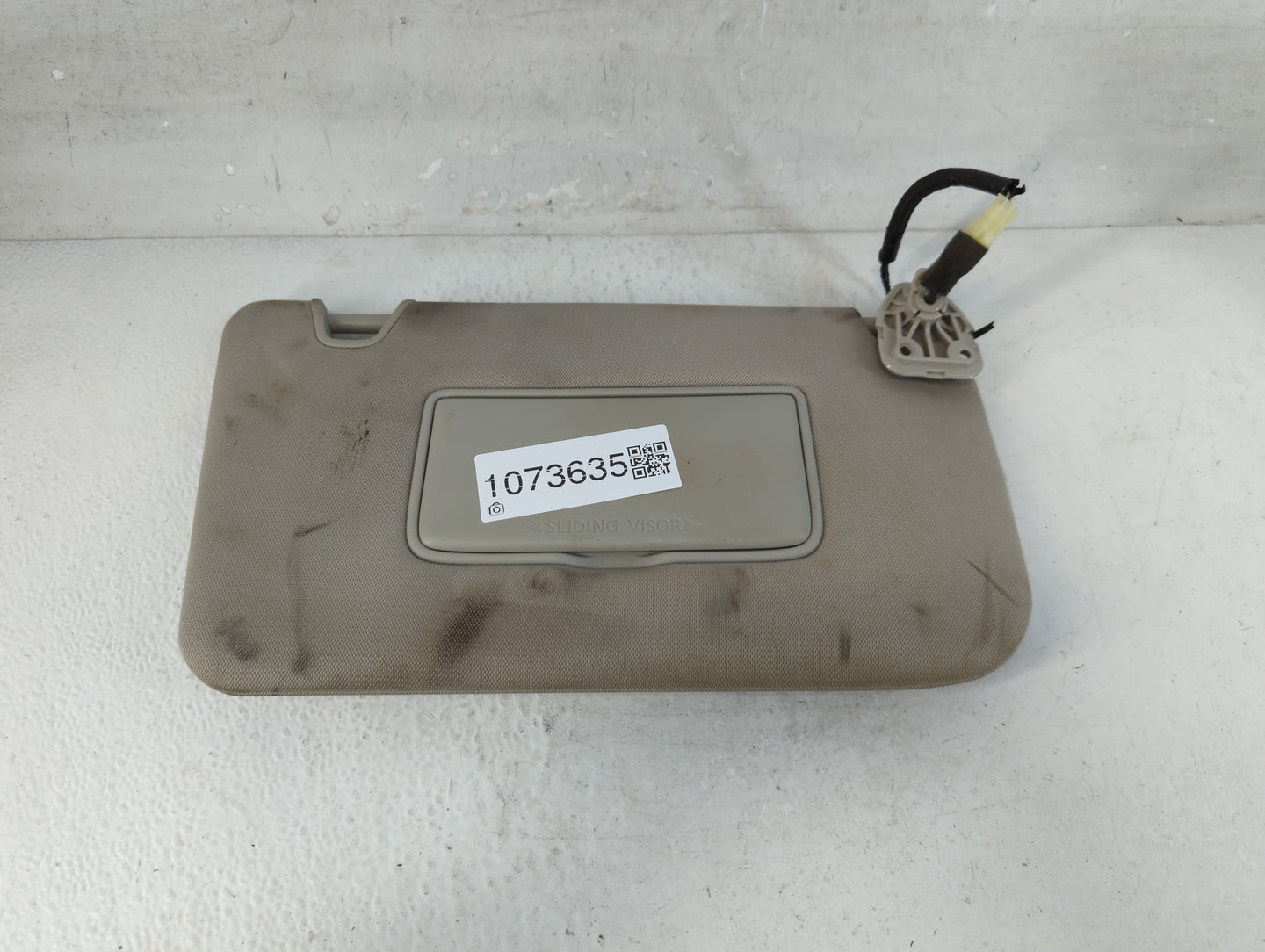 2018-2020 Nissan Rogue Sun Visor Shade Replacement Passenger Right Mirror Fits Fits 2018 2019 2020 OEM Used Auto Parts - Oem