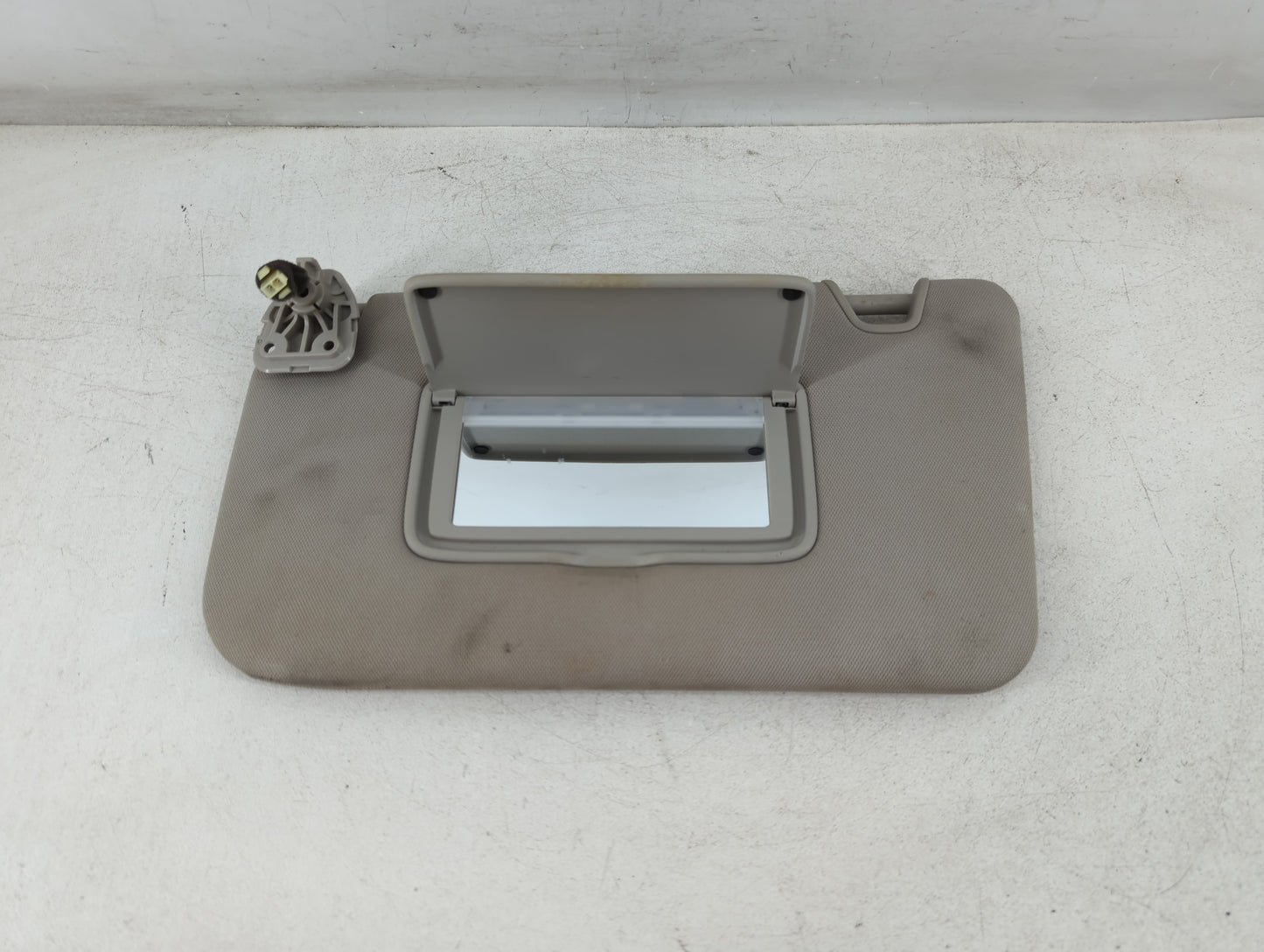 2018-2020 Nissan Rogue Sun Visor Shade Replacement Driver Left Mirror Fits Fits 2018 2019 2020 OEM Used Auto Parts - Oemused