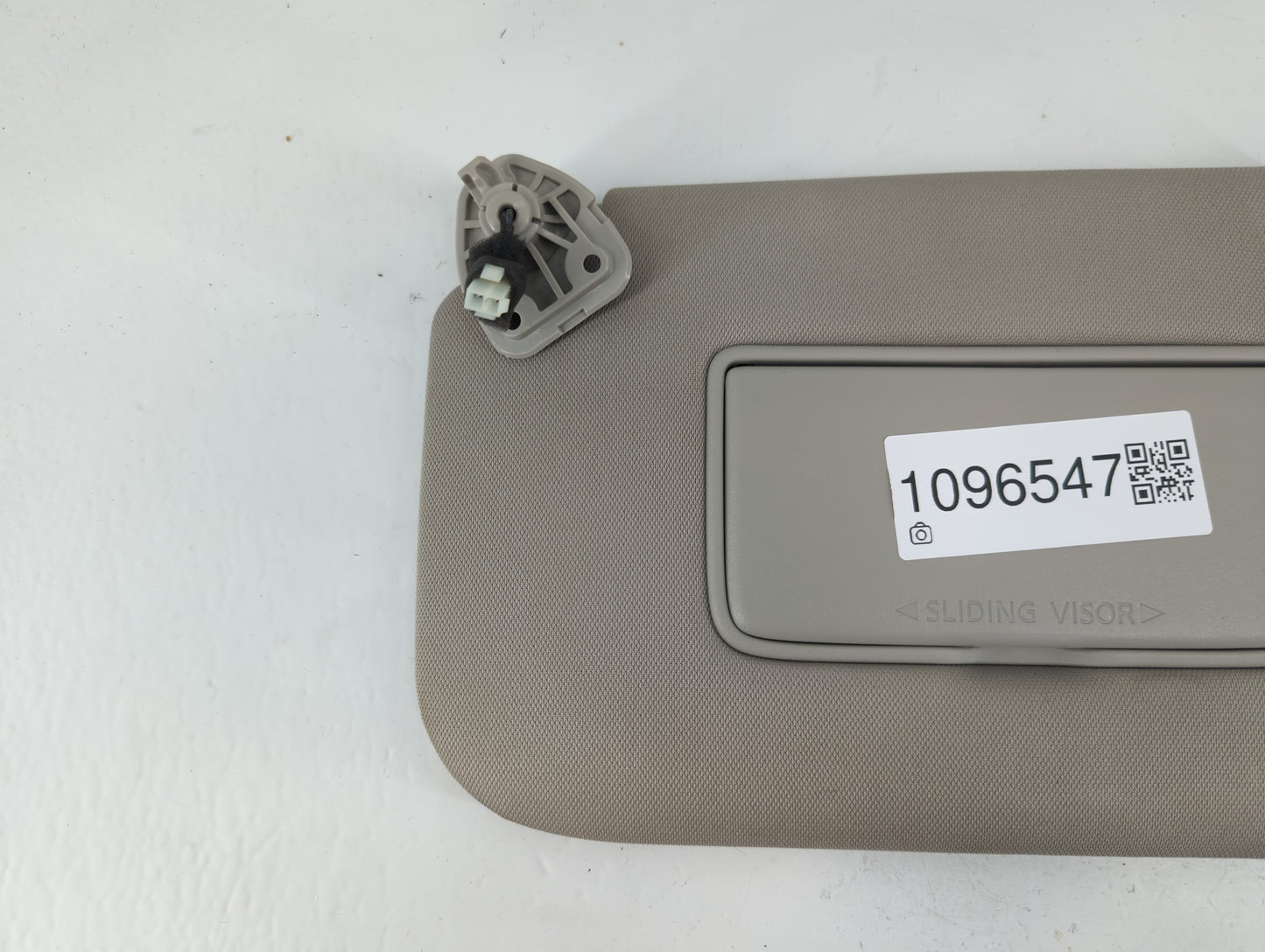 2018-2020 Nissan Rogue Sun Visor Shade Replacement Driver Left Mirror Fits Fits 2018 2019 2020 OEM Used Auto Parts - Oemused