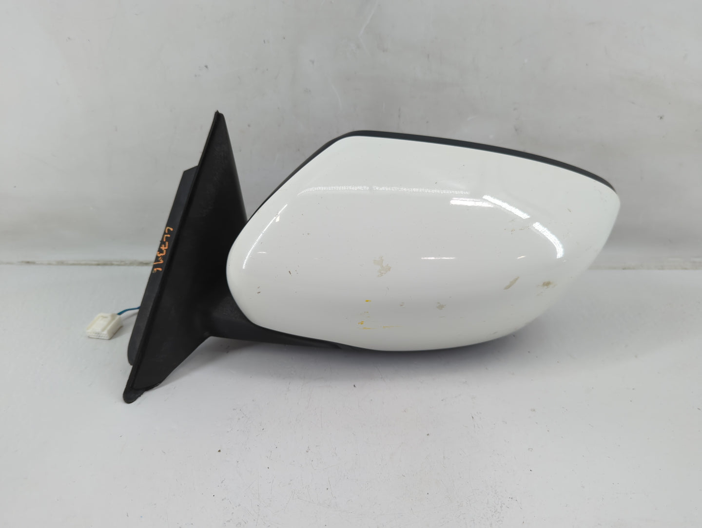2017-2020 Nissan Rogue Driver Side View Mirror - Left Door Mirror OEM Used - Oemusedautoparts1.com