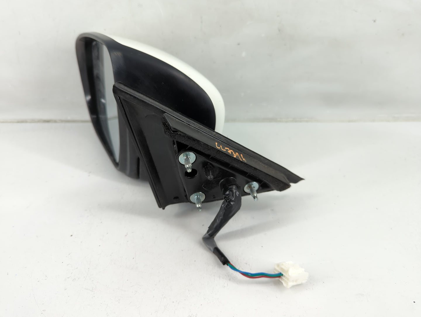 2017-2020 Nissan Rogue Driver Side View Mirror - Left Door Mirror OEM Used - Oemusedautoparts1.com