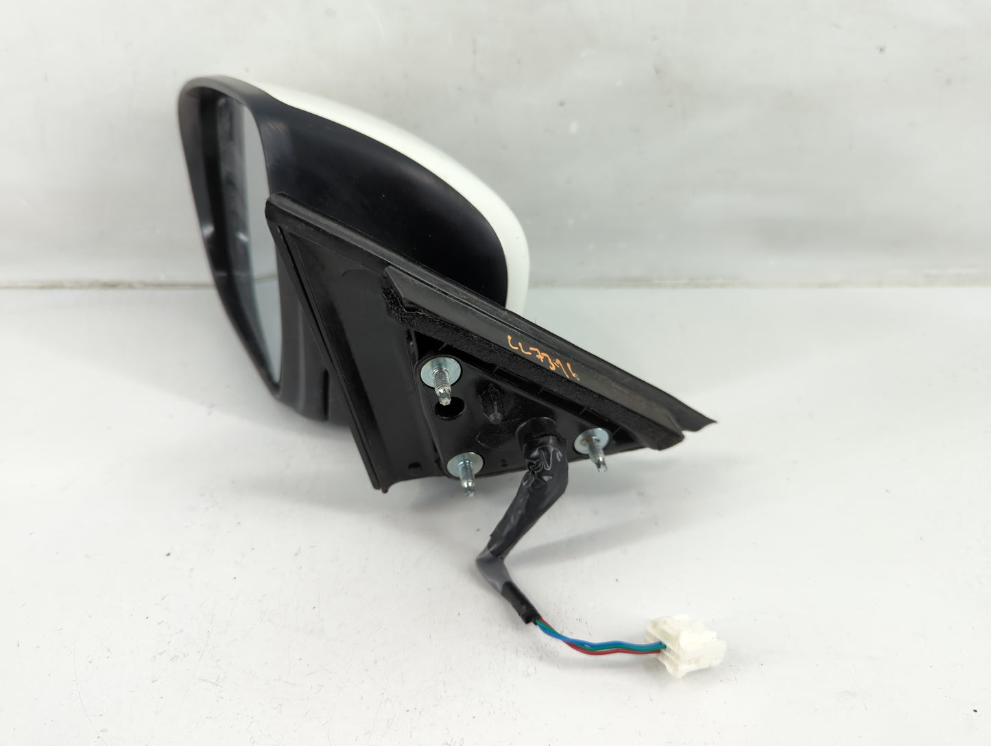 2017-2020 Nissan Rogue Driver Side View Mirror - Left Door Mirror OEM Used - Oemusedautoparts1.com