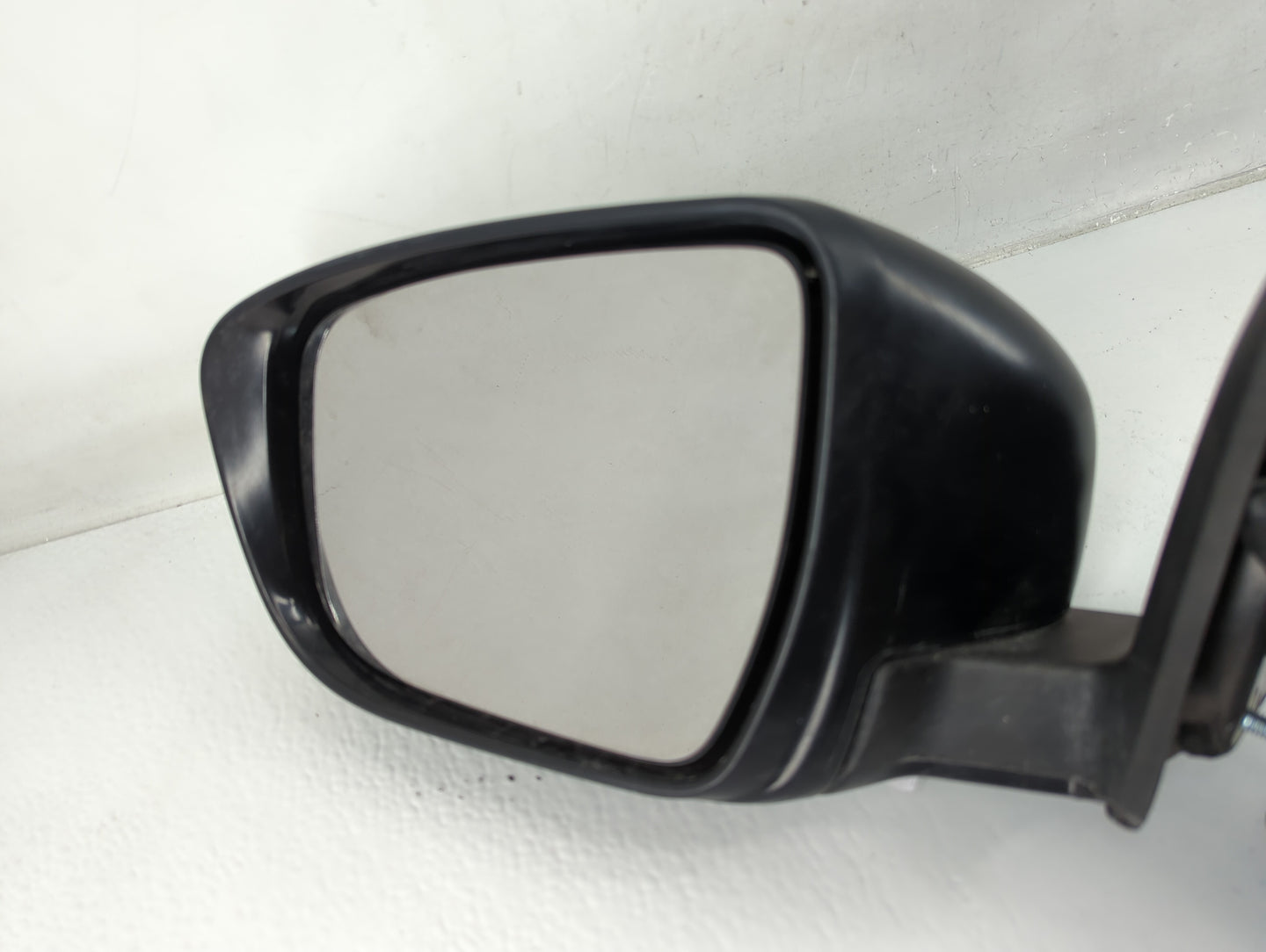 2017-2020 Nissan Rogue Driver Side View Mirror - Left Door Mirror OEM Used - Oemusedautoparts1.com