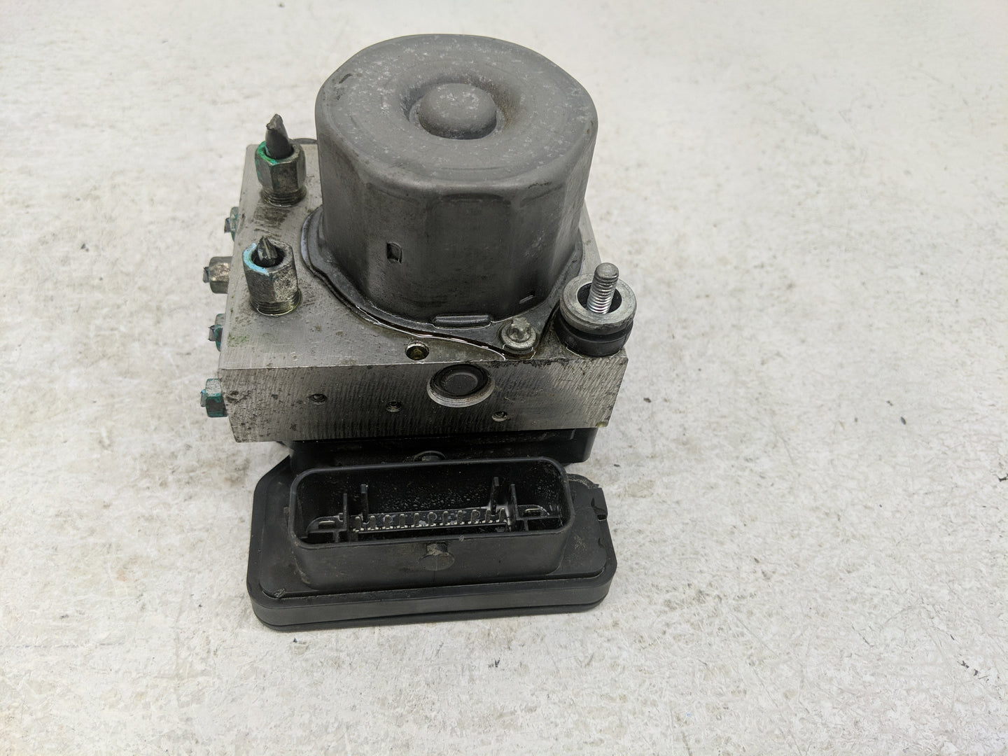 2018 Nissan Rogue ABS Pump Control Module Replacement P/N:0265956487 Fits OEM Used Auto Parts - Oemusedautoparts1.com