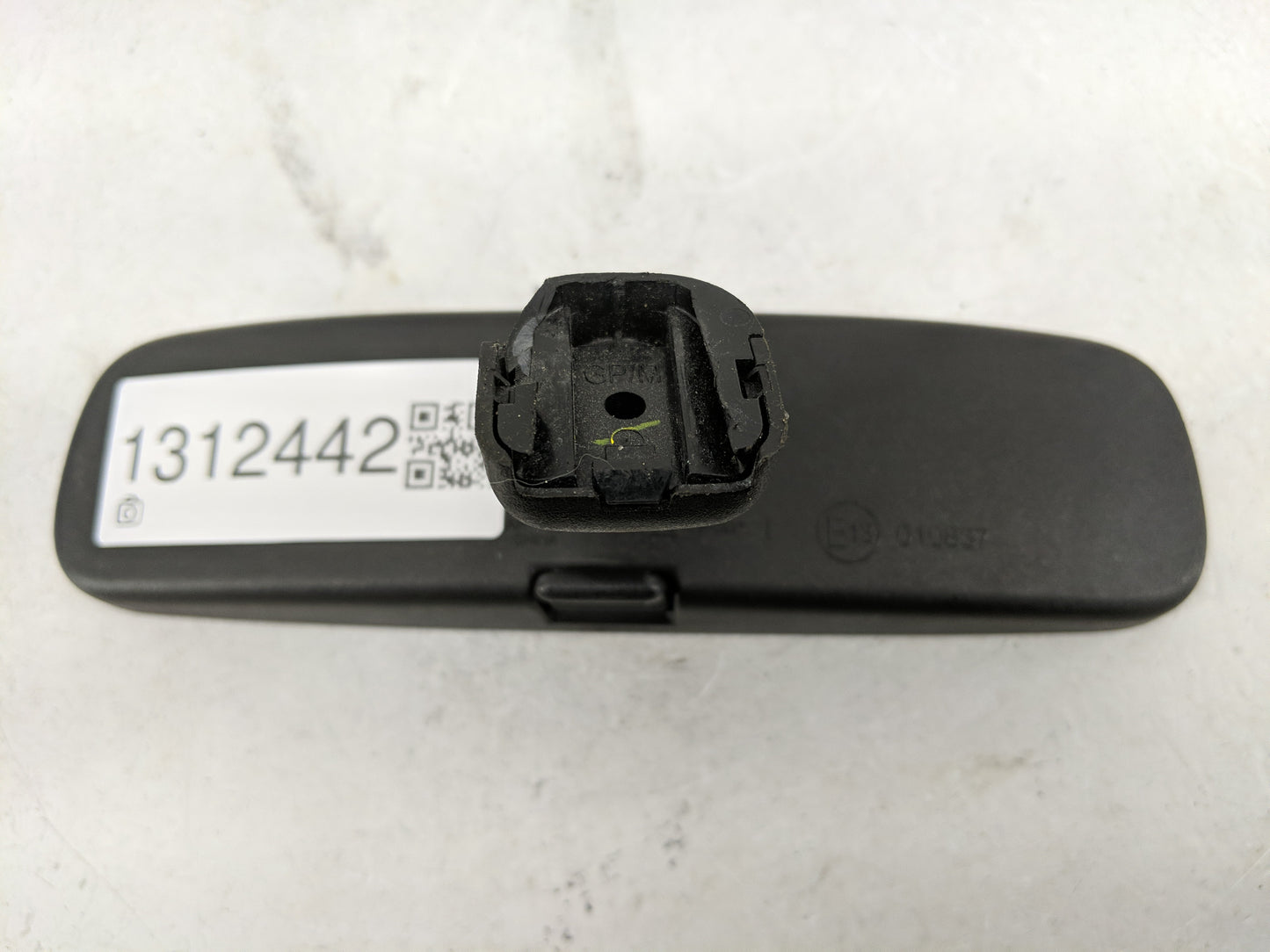 2018 Nissan Rogue Interior Rear View Mirror Replacement OEM P/N:E13010837 Fits OEM Used Auto Parts - Oemusedautoparts1.com