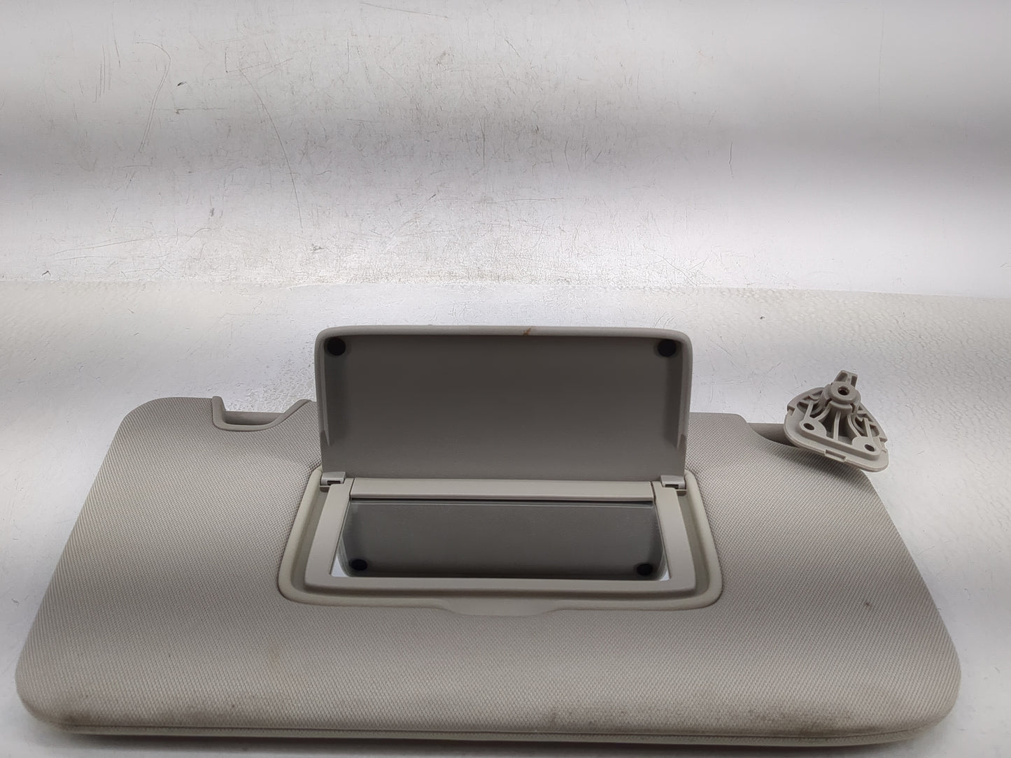 2018-2020 Nissan Rogue Sun Visor Shade Replacement Passenger Right Mirror Fits Fits 2018 2019 2020 OEM Used Auto Parts - Oem