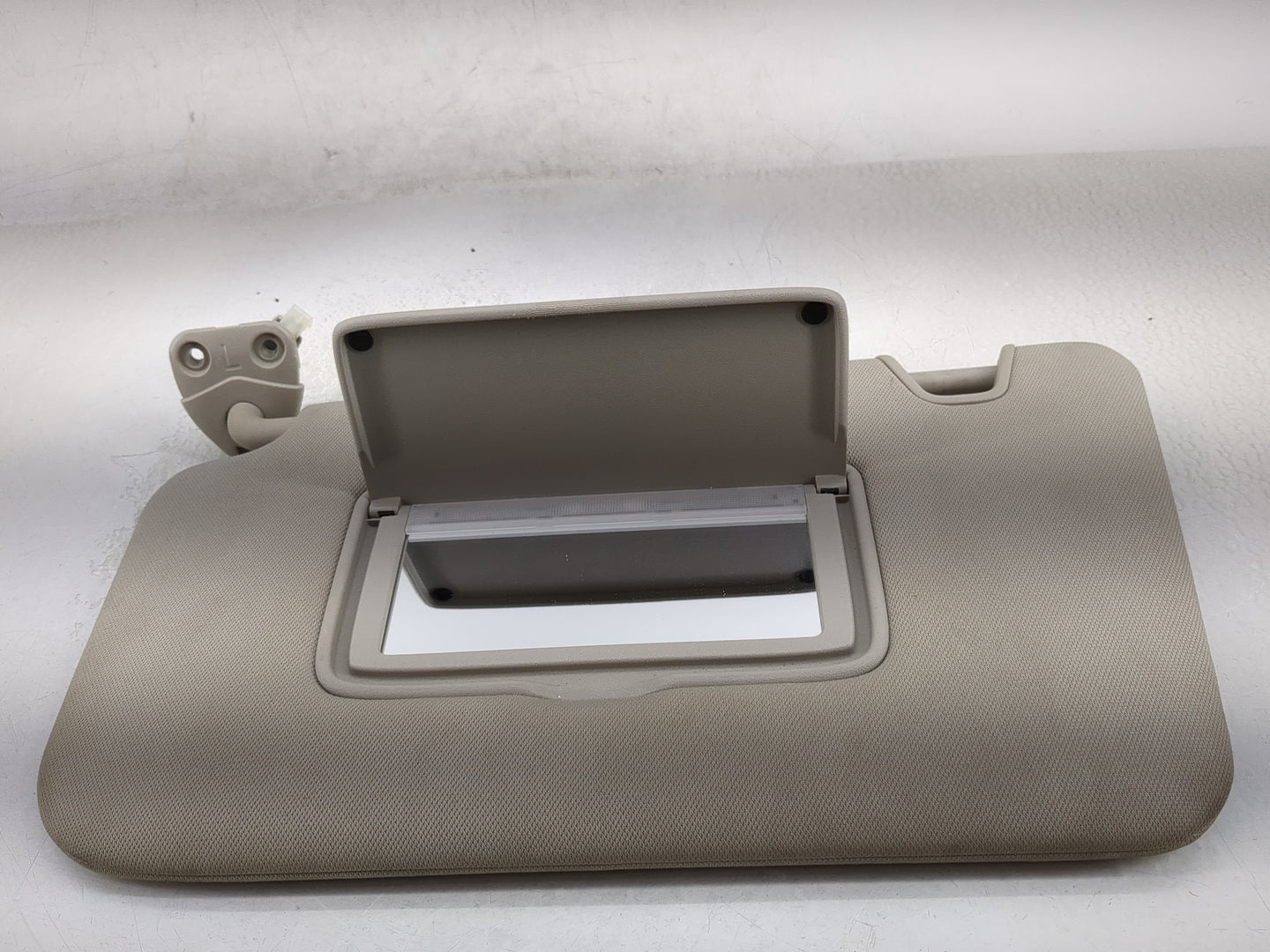 2018-2020 Nissan Rogue Sun Visor Shade Replacement Driver Left Mirror Fits Fits 2018 2019 2020 OEM Used Auto Parts - Oemused