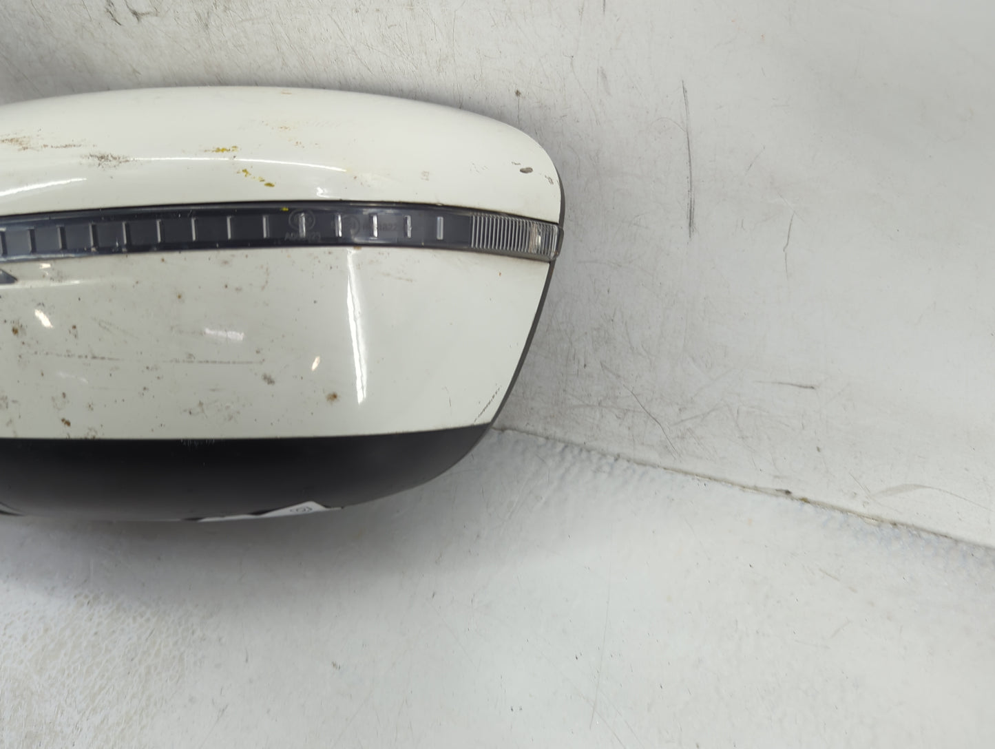 2017-2020 Nissan Rogue Driver Side View Mirror - Left Door Mirror OEM Used - Oemusedautoparts1.com