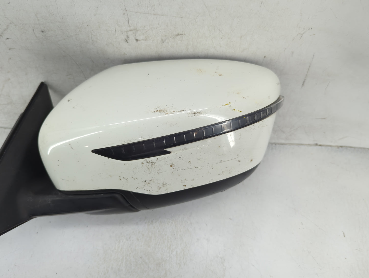 2017-2020 Nissan Rogue Driver Side View Mirror - Left Door Mirror OEM Used - Oemusedautoparts1.com