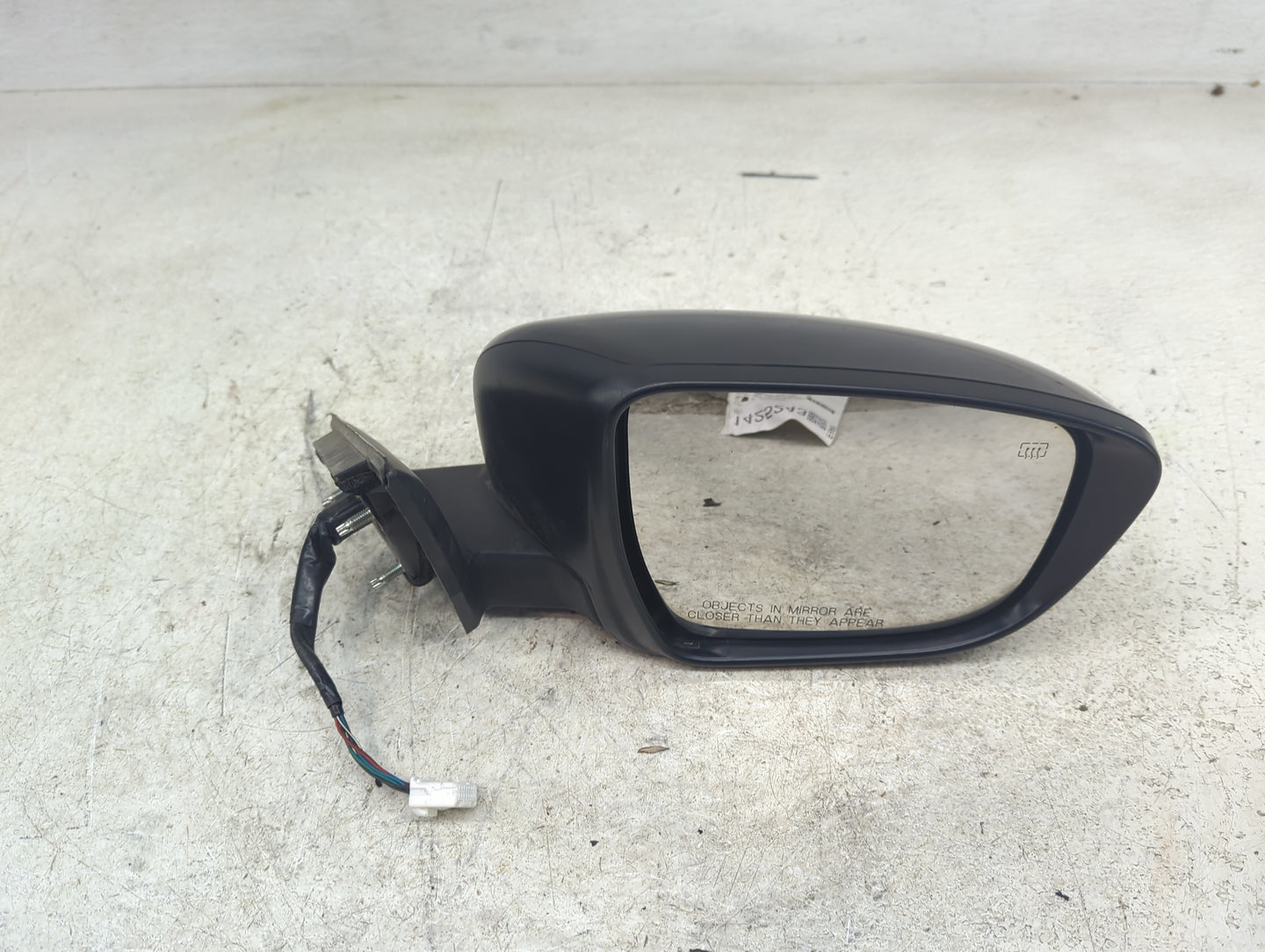 2017-2020 Nissan Rogue Passenger Side View Mirror - Right Door Mirror OEM Used - Oemusedautoparts1.com