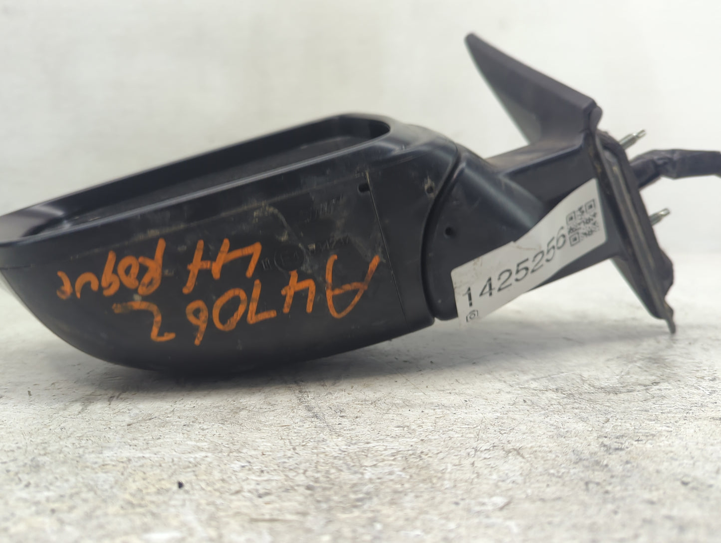 2017-2020 Nissan Rogue Driver Side View Mirror - Left Door Mirror OEM Used - Oemusedautoparts1.com