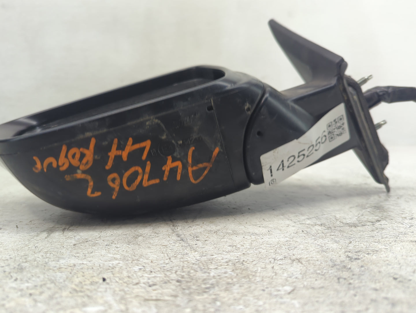 2017-2020 Nissan Rogue Driver Side View Mirror - Left Door Mirror OEM Used - Oemusedautoparts1.com
