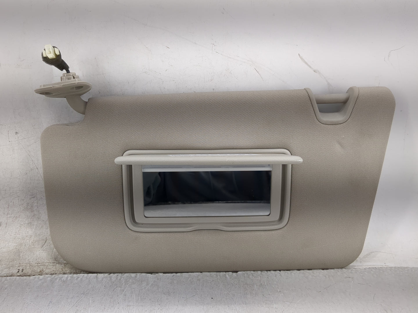 2018-2020 Nissan Rogue Sun Visor Shade Replacement Driver Left Mirror Fits Fits 2018 2019 2020 OEM Used Auto Parts - Oemused