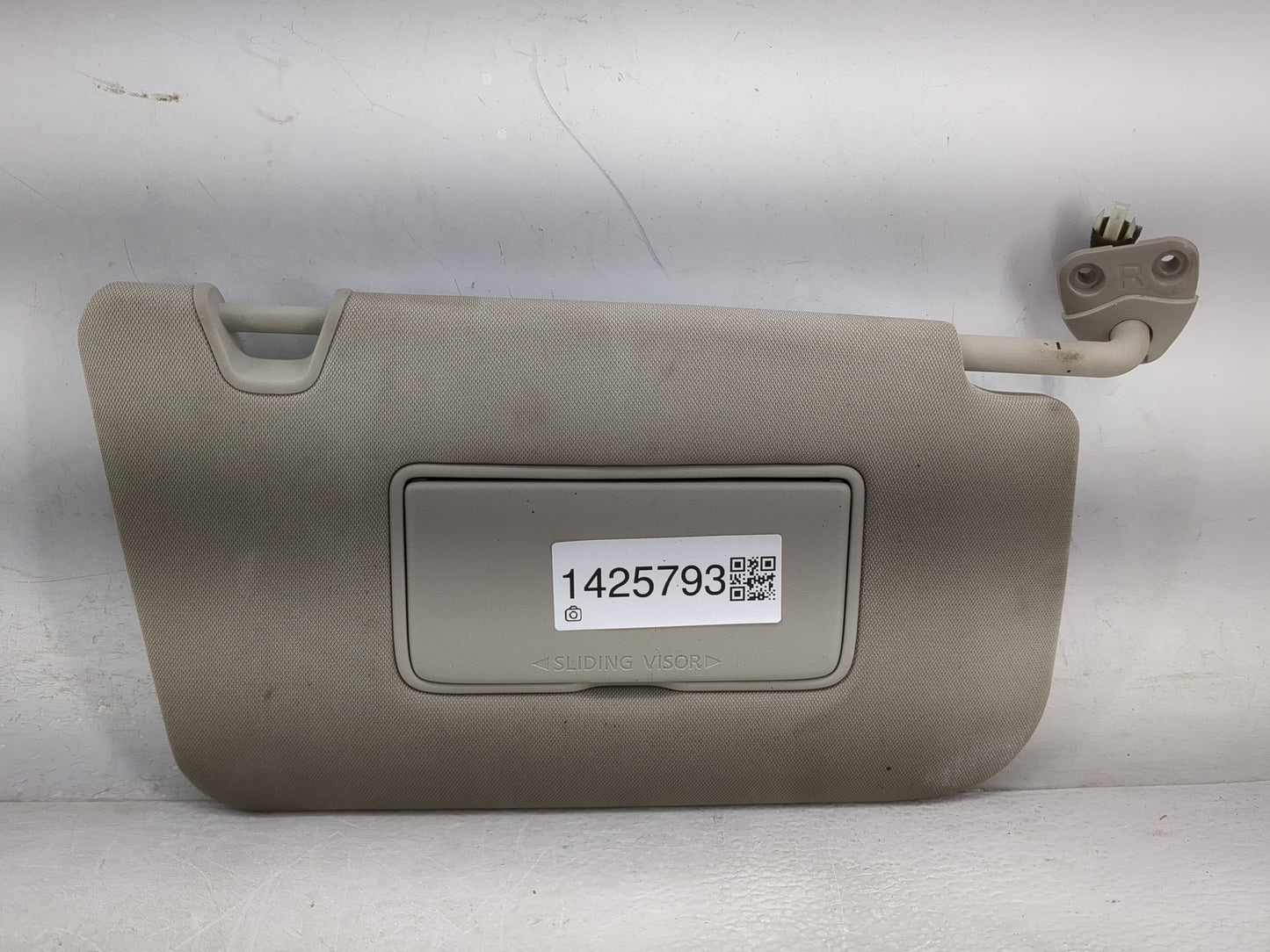 2018-2020 Nissan Rogue Sun Visor Shade Replacement Passenger Right Mirror Fits Fits 2018 2019 2020 OEM Used Auto Parts - Oem