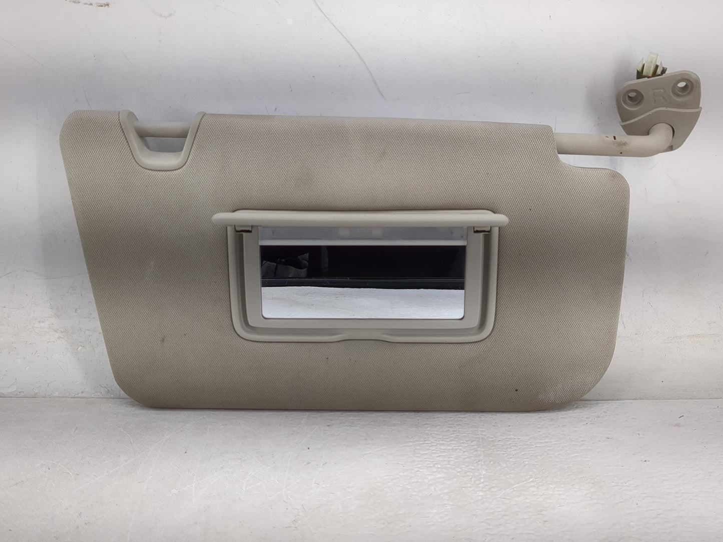 2018-2020 Nissan Rogue Sun Visor Shade Replacement Passenger Right Mirror Fits Fits 2018 2019 2020 OEM Used Auto Parts - Oem