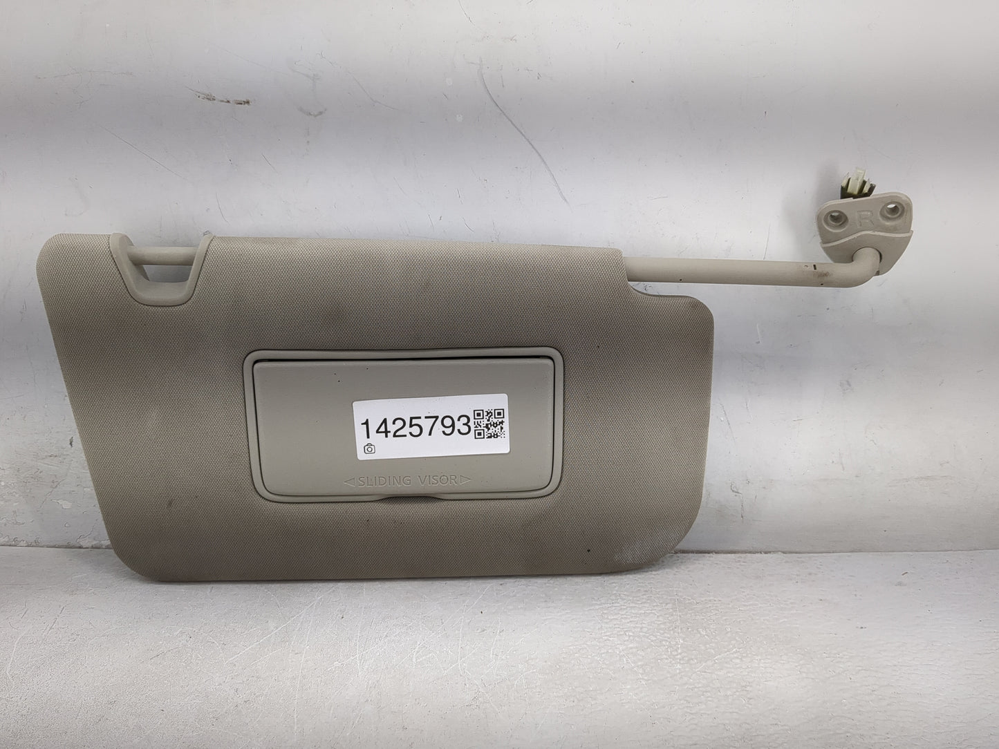 2018-2020 Nissan Rogue Sun Visor Shade Replacement Passenger Right Mirror Fits Fits 2018 2019 2020 OEM Used Auto Parts - Oem