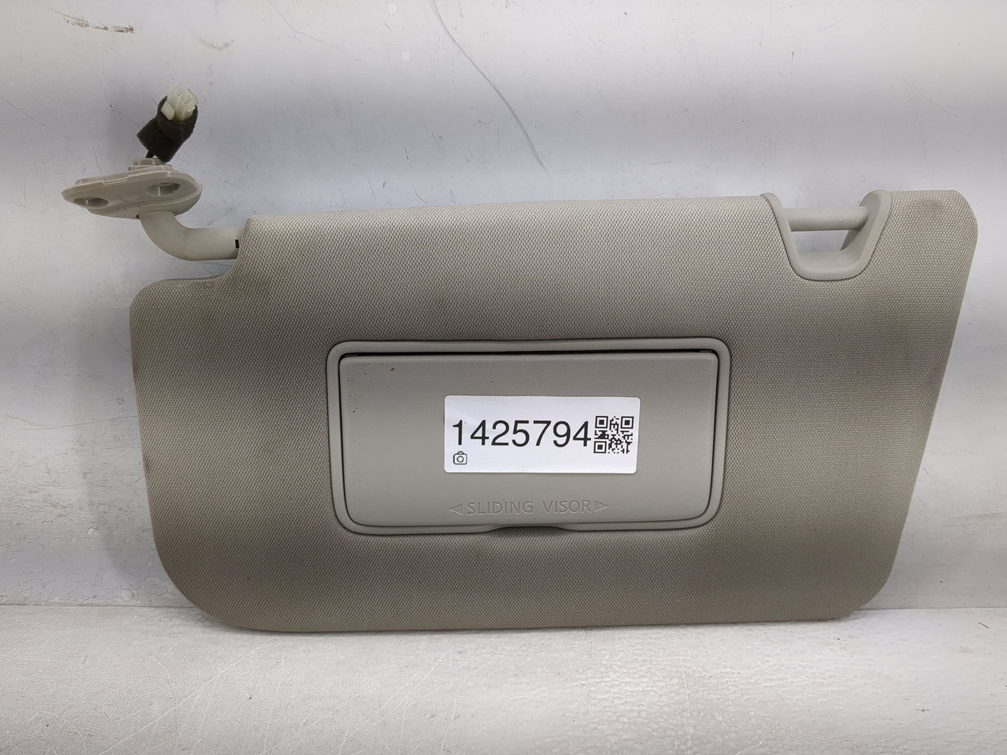 2018-2020 Nissan Rogue Sun Visor Shade Replacement Driver Left Mirror Fits Fits 2018 2019 2020 OEM Used Auto Parts - Oemused